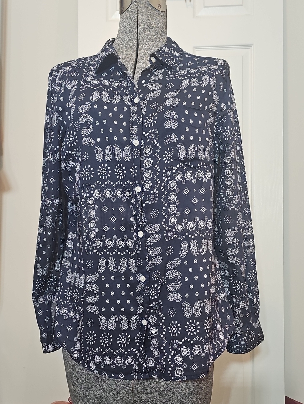 Old Navy Paisley Hankercheif Long Sleeve Button Down Gauzy Cotton Shirt Size L